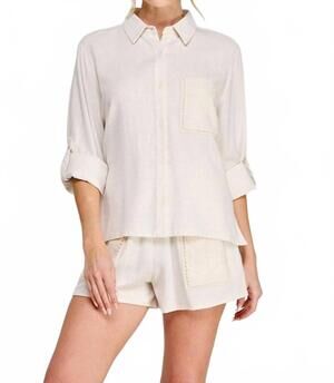 NEW ALLIE ROSE button down textured top in off white